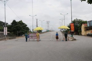 圖為路經北寧省1號國道上的一個檢疫點。（圖源：泰山）