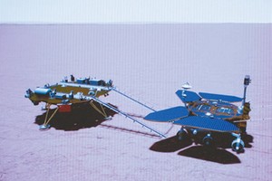 在北京航天飛行控制中心拍攝的祝融號火星車已安全駛離著陸平台模擬圖像。（圖源：新華社）