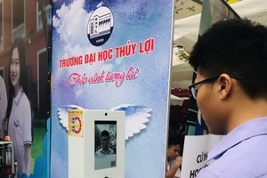 三合一健康申報機在水利大學試行運作。