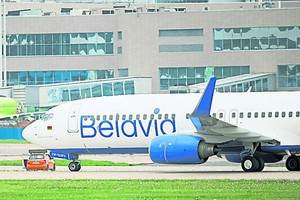 歐盟正式禁止白俄客機飛越歐盟成員國的領空及降落。圖為白俄羅斯航空的一架客機。（圖源：Getty Images）