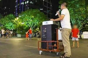 K歌移動音箱帶來噪音污染的煩惱，擾亂他人的生活。