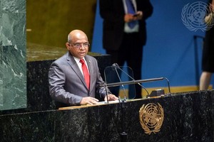 馬爾代夫外交部長阿卜杜拉·沙希德在當選聯合國大會第七十六屆會議主席後走上講台並發言。（圖源：聯合國）