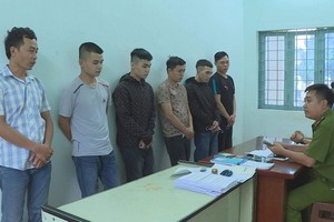 被抓獲的放高利貸團夥。（圖源：警方提供）