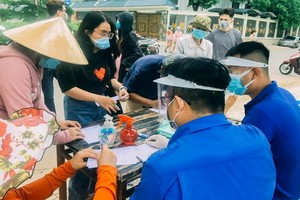 青年、團員全天候在疫區值守協助抗疫工作。