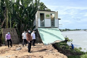 安江省領導親往視察安富鎮安盛村的坍塌事故現場。（圖源：安江新聞網）