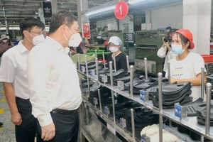 市領導檢查寶元公司防疫工作