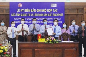 2021年6月11日，廣治省人委會同新加坡製造商總會以線上形式舉行合作協定簽署儀式。（圖源：人民電子報）