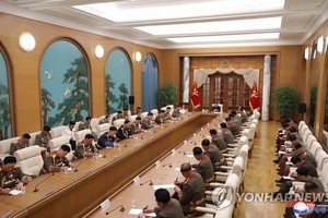 朝鮮國務委員會委員長金正恩11日主持召開勞動黨第八屆中央軍事委員會第二次擴大會議。（圖源：韓聯社/朝中社）