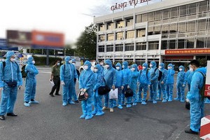 被驅逐回國的非法入境人員。（圖源：市公安報）