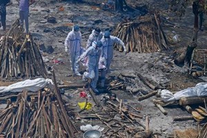 全球新冠肺炎死亡人數突破 400 萬人。（圖源：AFP)