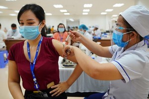 2021年6月19日，市高科技園區員工接受新冠疫苗注射。（圖源：獨立）