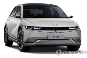 現代汽車專屬電動汽車品牌首款車型“艾尼氪5”。 （圖源：韓聯社）