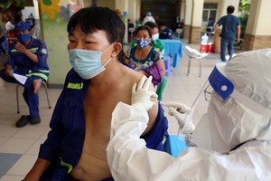 環衛工人接種新冠疫苗。（圖源：黎潘）