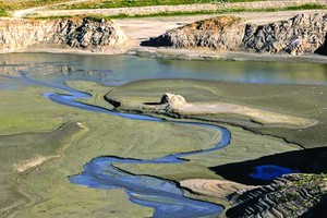美加州遭遇乾旱天氣聖蓋博水庫乾涸見底。（圖源：互聯網）