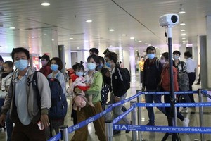 機場安檢發現很多人持偽造駕照來辦理登機手續。（示意圖源：Zing）