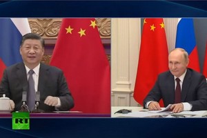 習近平和普京6月28日舉行視頻會晤。兩國元首發表聯合聲明，正式宣佈《中俄睦鄰友好合作條約》延期。 （今日俄羅斯電視台視頻截圖）