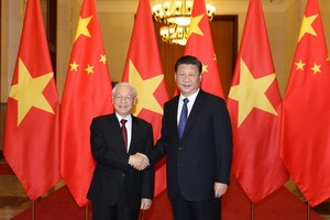 越南共產黨中央總書記阮富仲（左）與中共中央總書記習近平。（圖源：越通社）