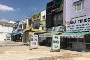 第一郡八月革命街各臨街住房部分面積已清拆，將場地移交給地鐵２號線項目。