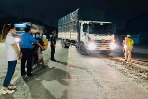 本市的一個疫情防控檢查站。（圖源：周俊）