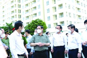 政府總理范明政與市領導視察3號野戰醫院。