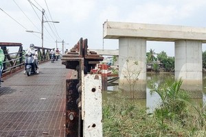 隆景橋動工了20年仍未竣工，芽皮縣民眾每天都在翹首以待。