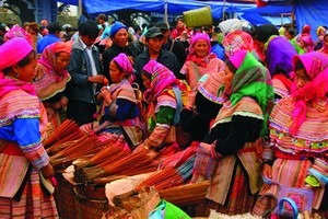 具有特殊性的北河集市日益吸引國內外遊客。