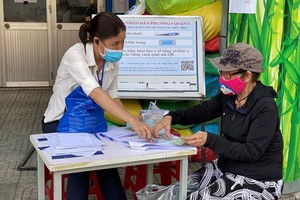 勞動者在第五郡領取輔助金。