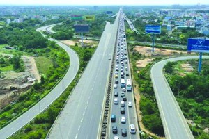 拓寬本市-隆城-油曳高速至 8 條車道