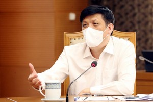 衛生部長阮清隆在會上發言。（圖源：衛生部）