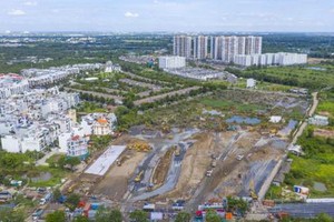 連夜趕工搭建兩家野戰醫院