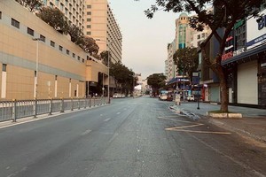 新世界酒店附近的市中心往日人車往來絡繹不絕、商店熱鬧的繁榮景象，現在一片靜悄悄沒見幾人往來。（圖源：世鄭）