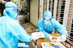 運輸書籍給隔離區民眾閱讀