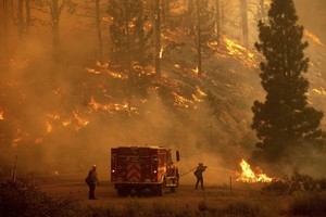 美國加州山火持續蔓延。（圖源：AP）