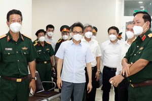 武德膽副總理探訪175軍醫院。（圖源：越通社）