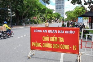 圖為峴港市海珠郡職能力量所設的一個疫情防控檢查點。（圖源：懷秋）