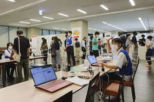 8月2日，日本東京青山學院大學的疫苗接種中心。（圖源：AP）
