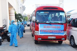 特派車團將返鄉的富安省同胞回到了家鄉。（圖源：VOV）