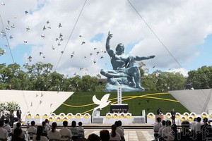 長崎原子彈爆炸死難者悼念暨和平祈願儀式現場。（圖源：共同社）