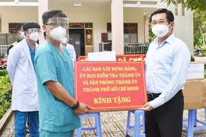 市領導看望古芝野戰醫院人員