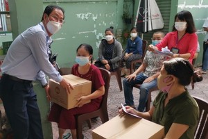 探望與贈送禮物給貧困者及抗疫人員