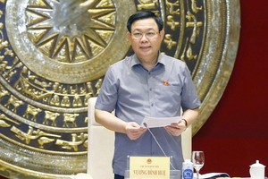 國會主席王廷惠在會上發言。（圖源：越通社）