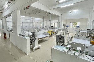 九龍江平原最大新冠重症加護中心於16日正式投入活動。（圖源：范峰）