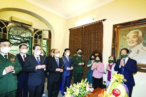 上香緬懷武元甲大將誕辰 110 週年