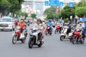 平盛郡潘登流街的路人較多。
