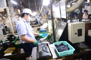 企業若滿足安全防疫條件便獲准恢復生產。