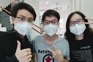 韶明、明英、嘉儀３兄弟都參加抗疫工作。