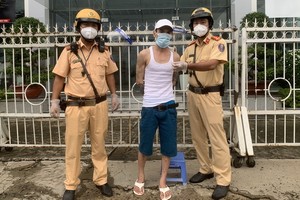 被當場捉獲的犯罪嫌疑人。（圖源：PC08）