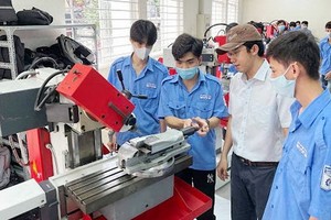 預計企業未來期間需要30%中專程度人力。