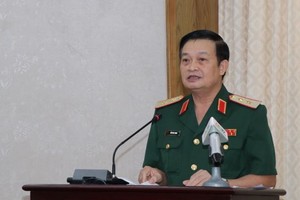 8月24日，第七軍區黨委書記、政委陳懷忠中將對軍區武裝力量發起了特殊競賽活動。（圖源：越南共產黨電子報）