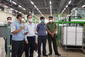 衛生部代表團前至市高科技園區三星公司（SEHC）視察疫情防控工作。